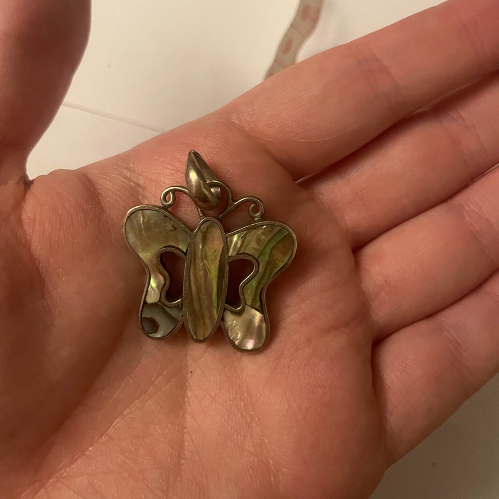 Vintage 925 sterling silver butterfly seashell pendant